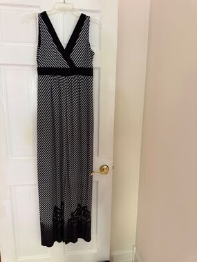 Ronni Nicole B&W Striped Maxi Dress Size 8